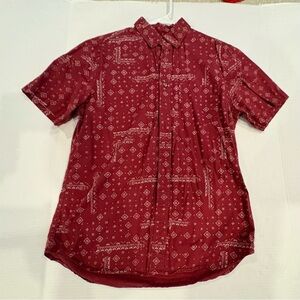 Old Navy Men's Burgundy Patterned Button Down Shirt Small
